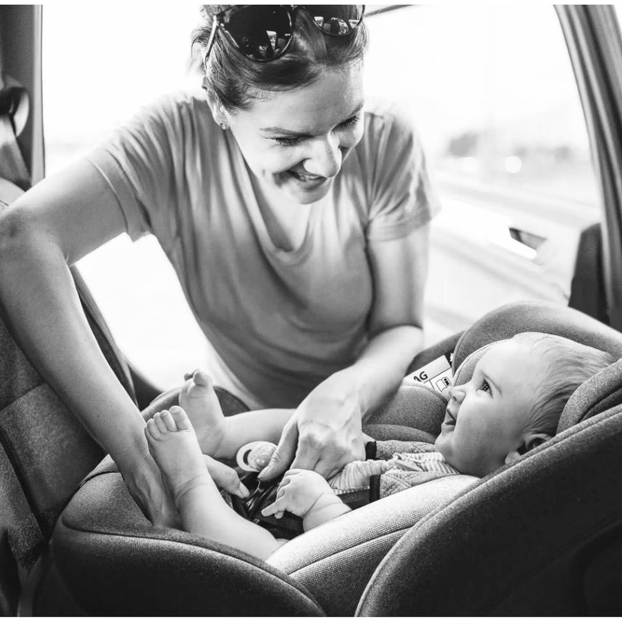 babyGO Kindersitz Move 360 in Grau mit ISOFIX, Basis und 360-Grad-Drehfunktion nach i-Size Standard UN R129 - Bild 3