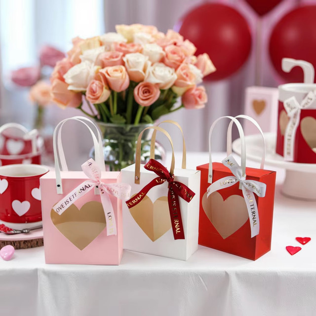 6er Set Valentinstag Geschenktüten aus Papier in Pink mit Herzfenster und Band für Hochzeiten und Partys - Bild 1
