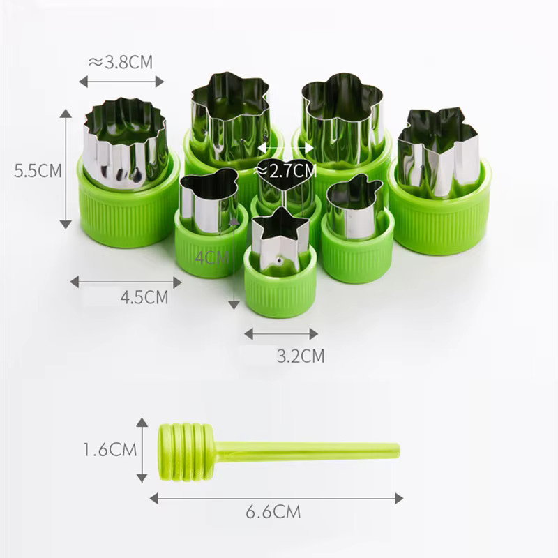 Set aus Ausstechformen in Herz- und Blumenform aus Edelstahl mit Kunststoffgriff für Gemüse, Obst, Cookies und Sandwiches in Rot und Grün - Bild 3