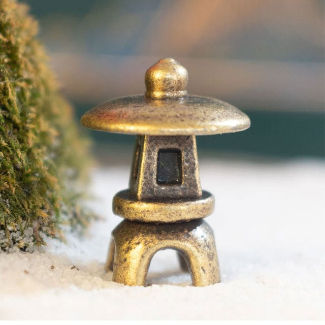 3-teiliges Mini-Pagoden-Laternen-Set von WINOMO aus Metall in Gold als orientalische Gartendekoration für drinnen und draußen sowie als Desktop-Ornamente und Mikro-Landschaftszubehör - Bild 1