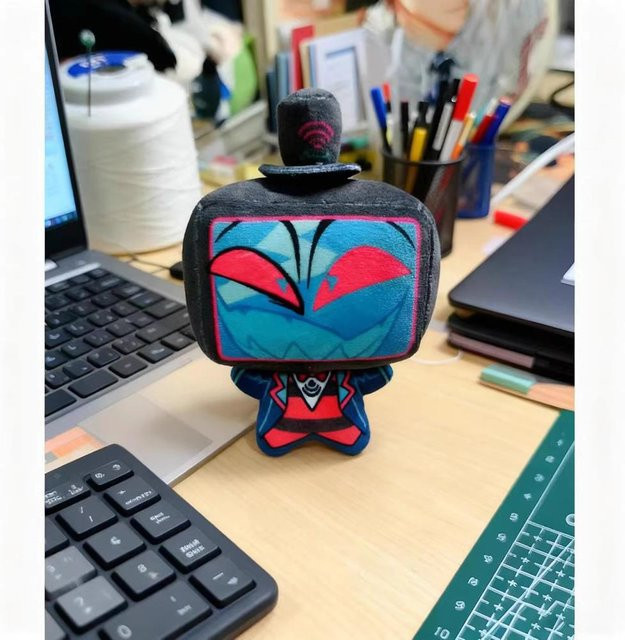 Yiran toy Hazbin Hotel Vox Anhänger Plüschpuppe, 10cm, ab 18 Jahre - Bild 1