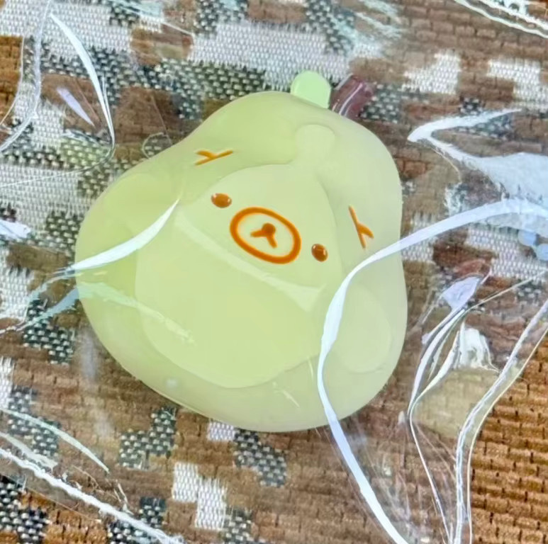 Gelbes Kawaii Birnen-Mochi Squishy Spielzeug aus weichem TPR als Stressabbau-Fidget-Toy und Schreibtischschmuck - Bild 3
