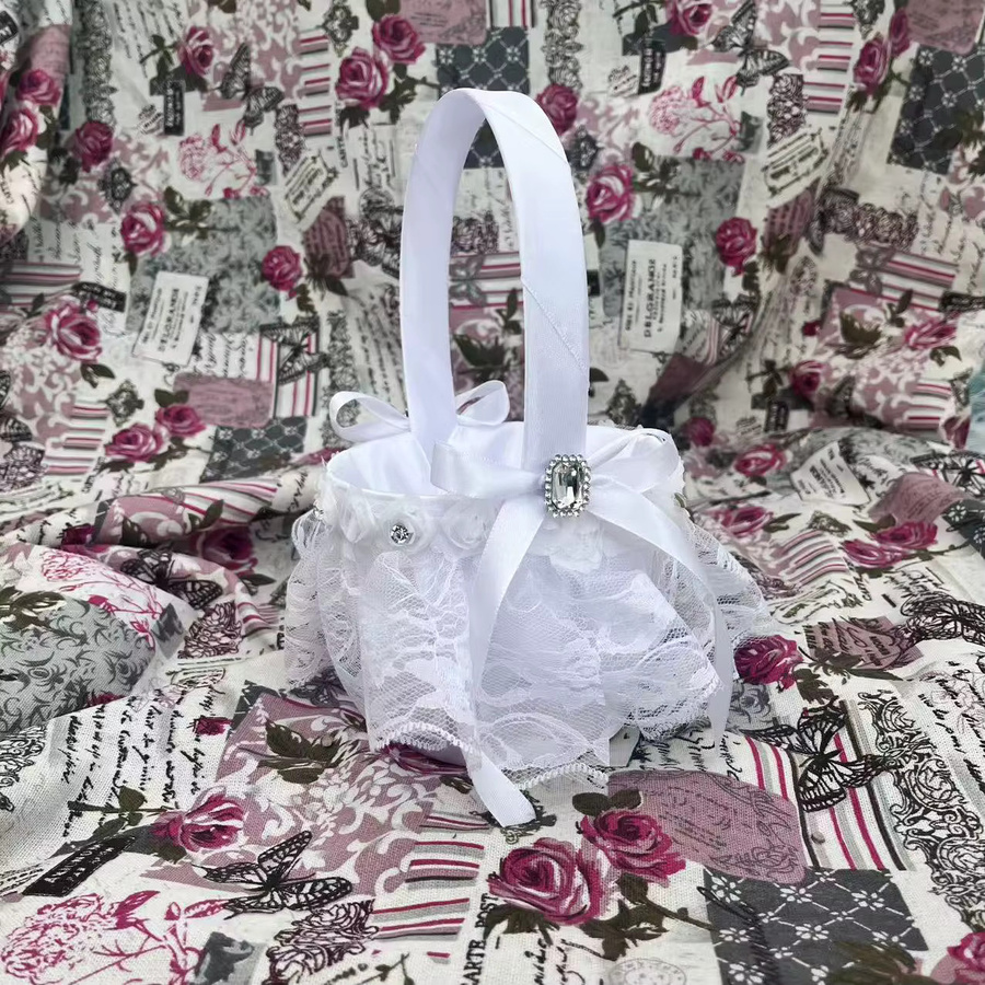 Moderner Hochzeits-Blütenwurfkorb von TRUE LOVE GIFT in Weiß mit schlichtem Design für deine Zeremonie - Bild 2