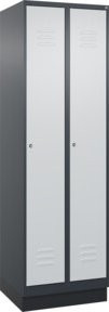 C+P Spind Classic PLUS Garderobenschrank mit Sockel, 2 Abteile, Zylinderschloss, 4 Garderobenhaken und mittiger Trennwand, H x B x T: 195 x 60 x 50 cm - Bild 1