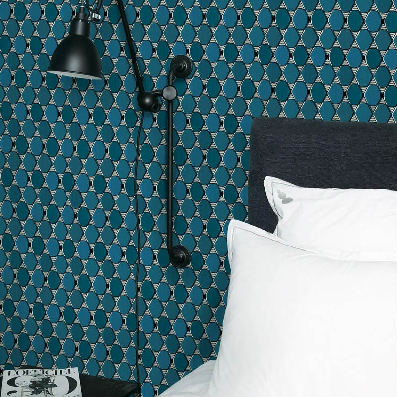 Geometrische Tapete L'Illusion von Nobilis in Blau und Petrol, moderne Vlies-Tapete mit abstraktem Design - Bild 1