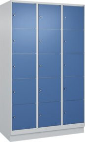 C+P Schließfachschrank Classic PLUS mit Sockel, 3 Abteile, Farbe: Grau und Fernblau (RAL 5023), B/T/H: 120 x 50 x 195 cm - Bild 1
