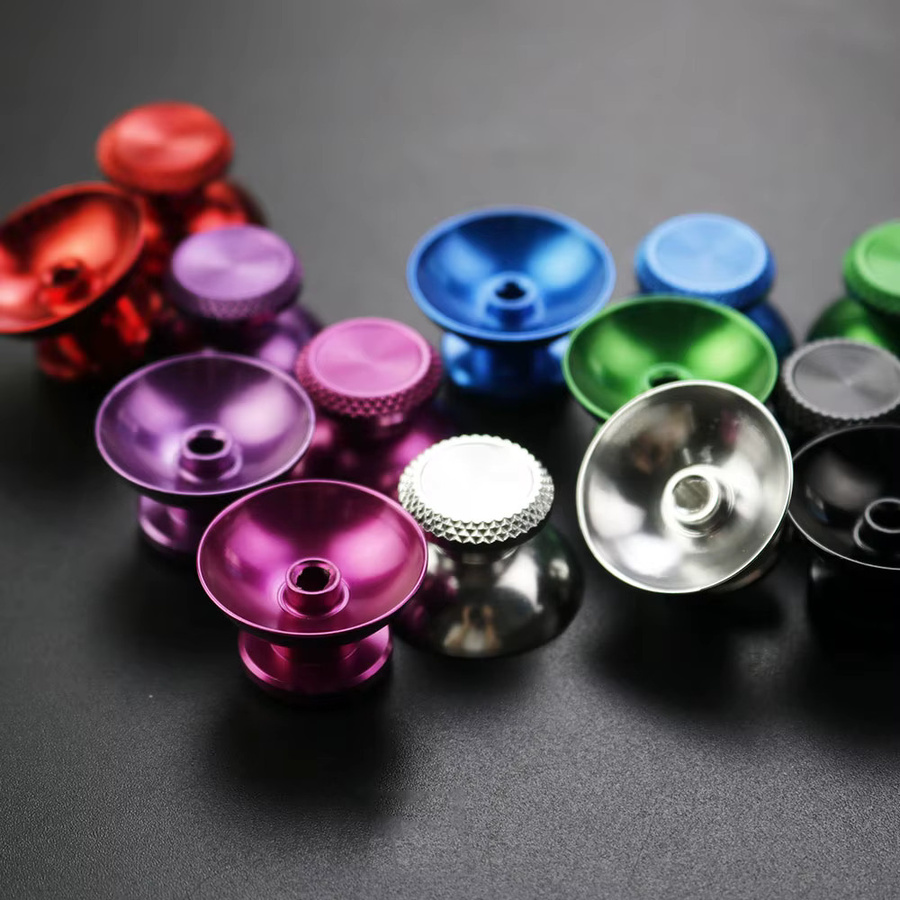 YUXI 2er-Set Metall Analog Joystick Thumbstick Grip Caps Ersatzteile für PS5 Controller in Silber und Multicolour - Bild 3