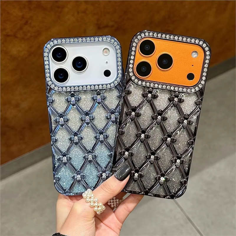 AKABEILA Glitzernde Diamant-Rhombus Schutzhülle mit Perlenketten-Handschlaufe für iPhone in Lila - Bild 3