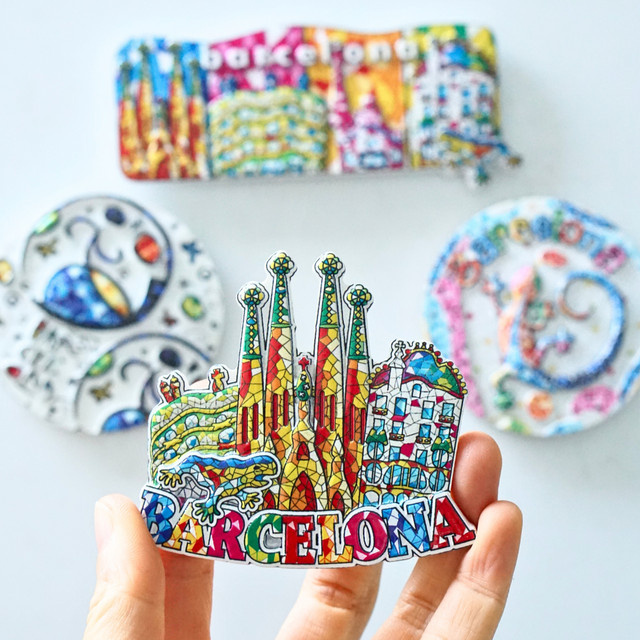 Bunter Kühlschrankmagnet mit Barcelona-Landschaft und spanischen Attraktionen aus Kunststoff - Bild 1