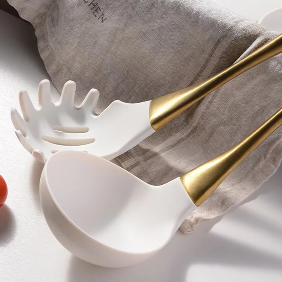 8-teiliges Set aus hitzebeständigen Küchenutensilien aus Silikon in Weiß und Gold inklusive Spachtel, Turner und Pastasieb - Bild 3