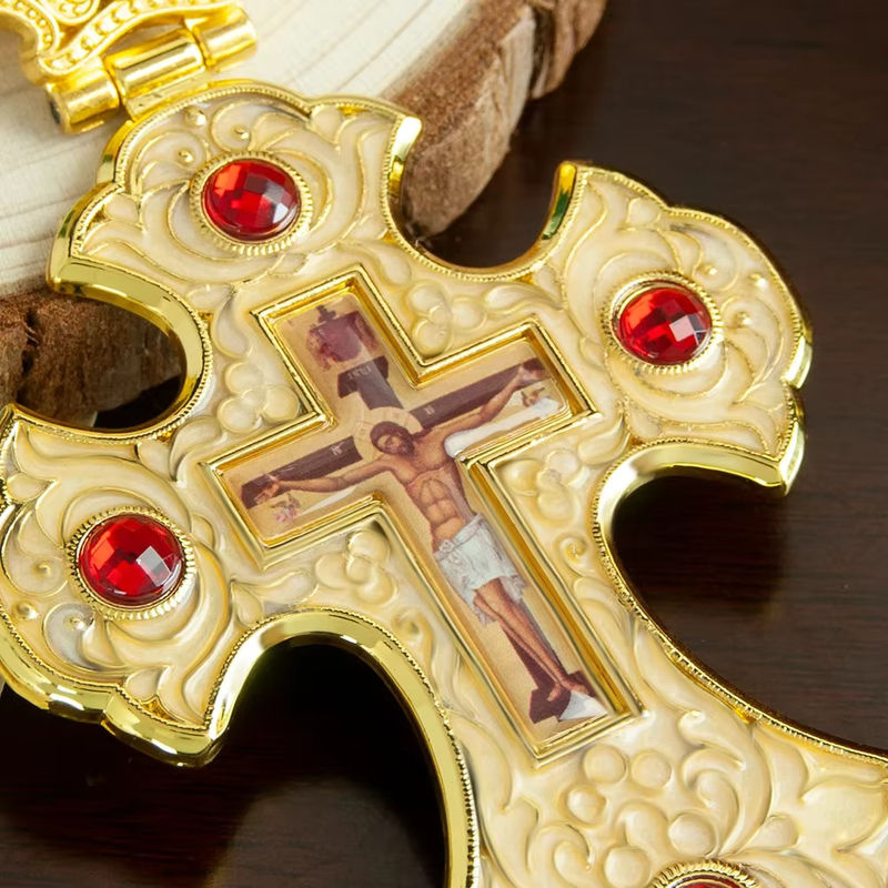 Orthodoxes Metallkreuz mit Jesus-Ikone und Edelstein-Optik in Rot, Blau und Gold für Kirche oder Zuhause - Bild 3