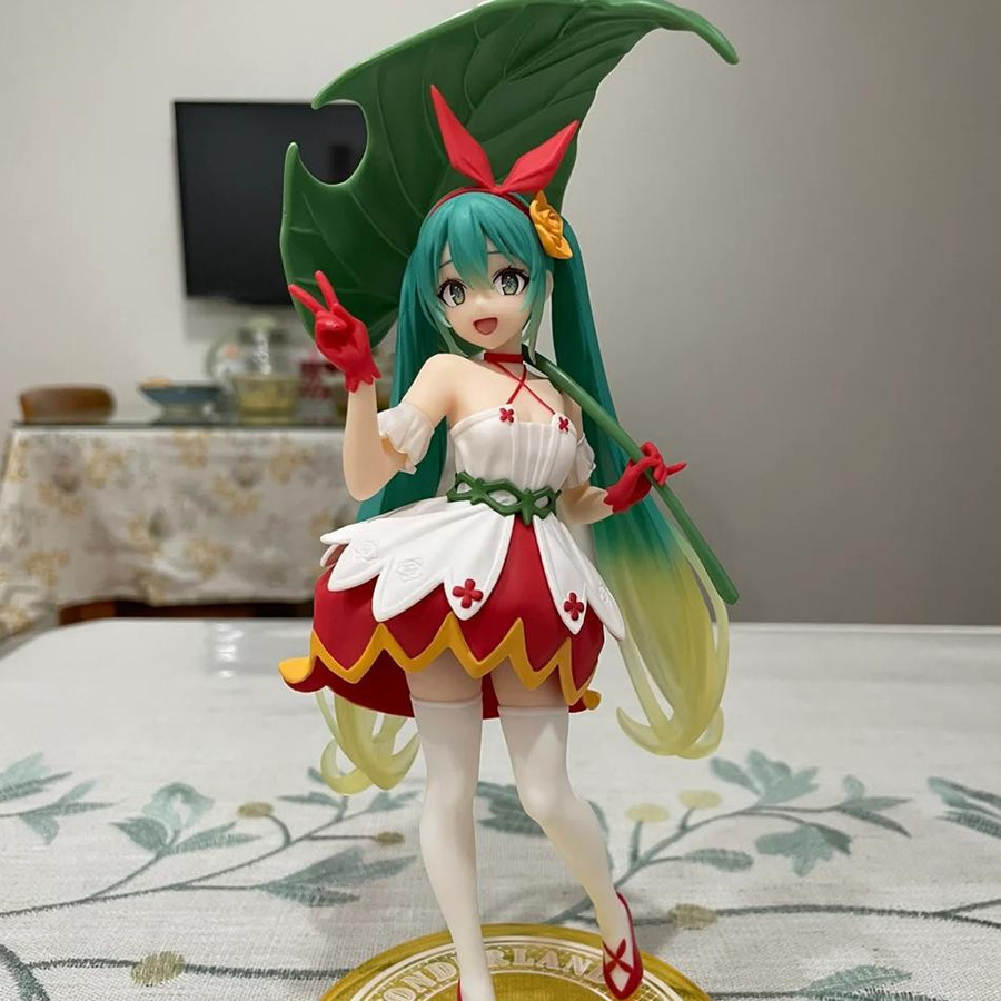 Fashnics Hatsune Miku Wunderland Däumelinchen Der gestiefelte Kater PVC Modell Dekorationen - Bild 1