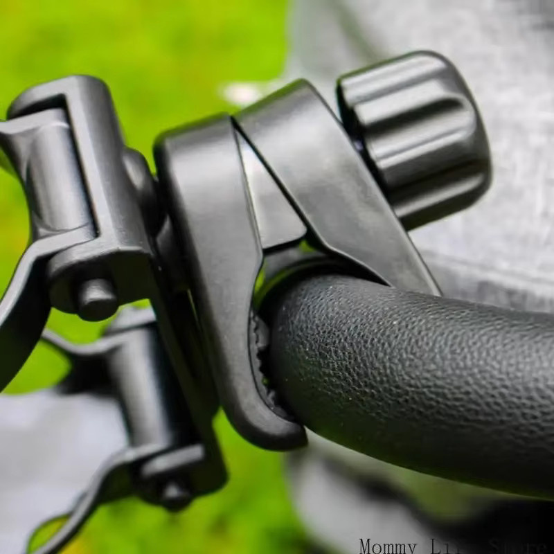 Faltbarer Getränkehalter in Schwarz für Kinderwagen und Rollstühle - Bild 3