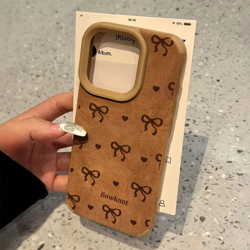 Herzförmige TPU-Handyhülle mit Schleifenmuster und Lederstruktur in Braun für Apple iPhone 16 15 14 13 12 11 Pro Max Air Plus - Bild 2