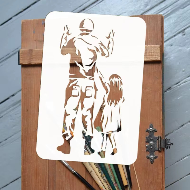 Banksy Schablone Mädchen mit Soldat wiederverwendbare Malvorlage für DIY Kunst Projekte, B/H: 21,08 x 21,08 cm - Bild 3