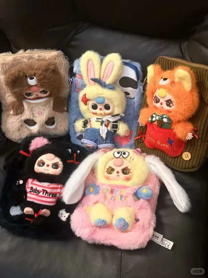 TAKARA TOMY Umhängetasche für Kleinkinder, mit abnehmbarem Plüsch-Anhänger - Bild 6