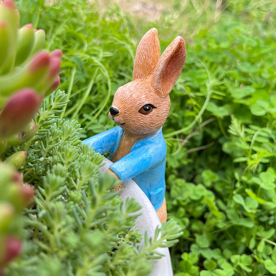 Dekorative Hase-Skulptur aus Kunstharz als bunte Gartendekoration für Garten, Rasen und Terrasse - Bild 4