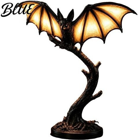 Retro Gothic Nachtlicht mit Fledermaus und Ast aus Harz, Gruseliges Halloween Tischdeko Ornament in Schwarz mit warmweißem Schein - Bild 1