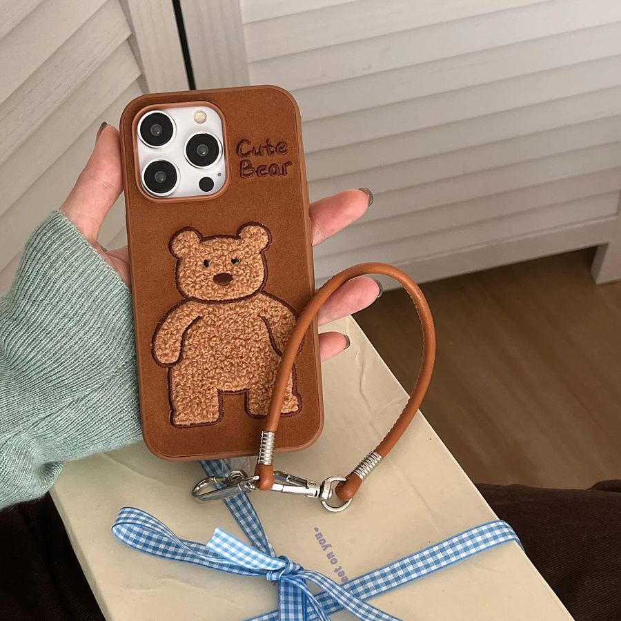JINHR Handyhülle aus Leder mit Plüsch-Stickerei-Bär und Lanyard für iPhone 13, 14, 15, 16, 17 Pro Max in Braun - Bild 3