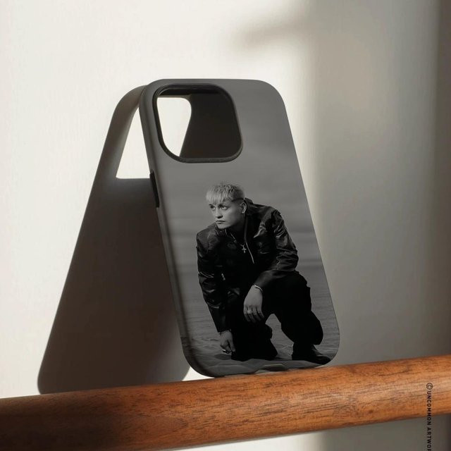 K-Kidd Voodoo Satirologia22 Handyhülle für iPhone 17 16 15 14 13 12 Pro Max Plus in Weiß und Grau mit glänzender HD-Doppelschicht-Flüssighartschale - Bild 1