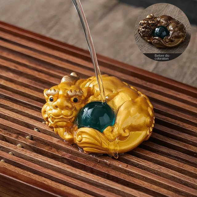 Handgefertigte Pixiu Feng Shui Dekofigur aus Kunstharz in Gold für deinen Teetisch - Bild 1