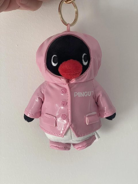 Pingu Pinga Pinguin Regenmantel Plüsch Schlüsselanhänger, 10 cm - Bild 1