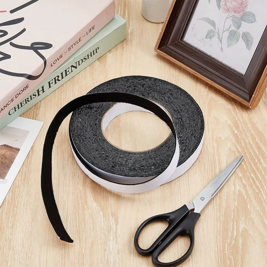 Selbstklebendes Filzband in Schwarz zum Schutz von Möbeln auf Hartholzböden, Länge: 10,0 m, Breite: 2,0 cm - Bild 4