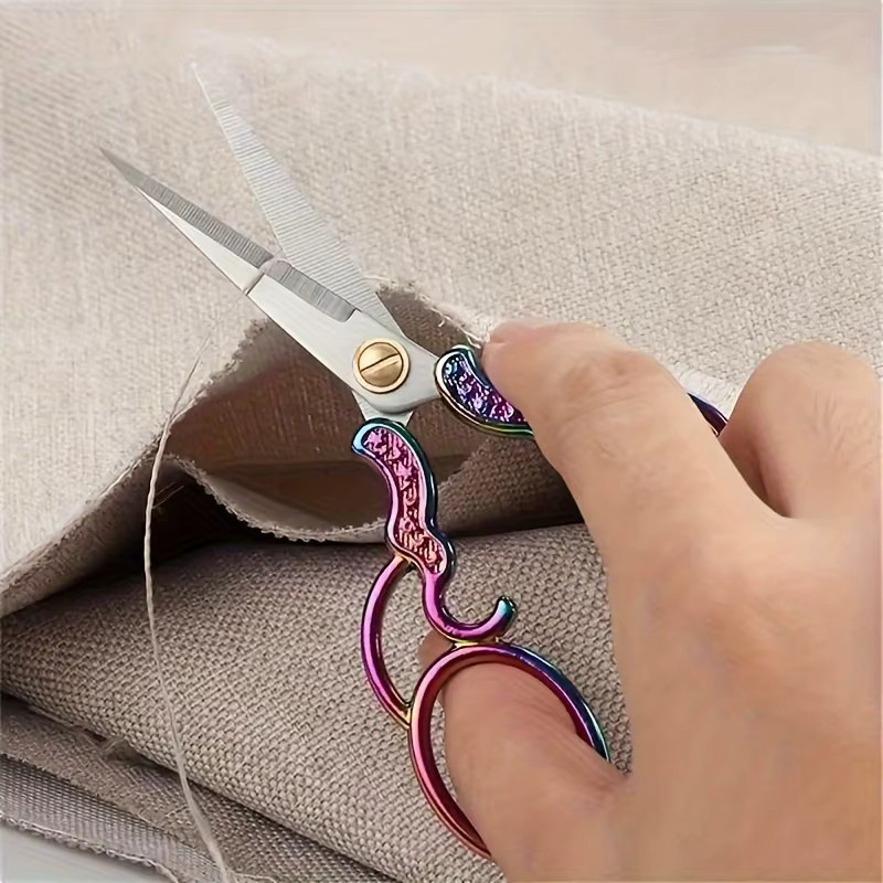 Hochwertige Edelstahl-Retro-Nähschere in Silber und Multicolour für Stoffe, Stickereien und Papierkunst - Bild 3