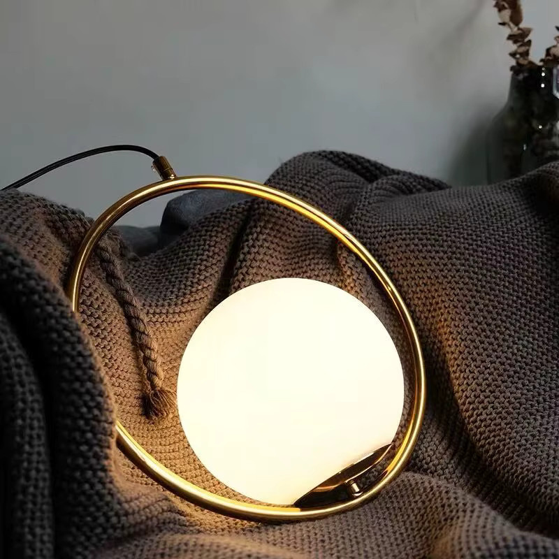 Moderne Pendelleuchte Ramalho in Gold mit Glas-Kugeln für Wohnzimmer, Esszimmer und Schlafzimmer - Bild 3