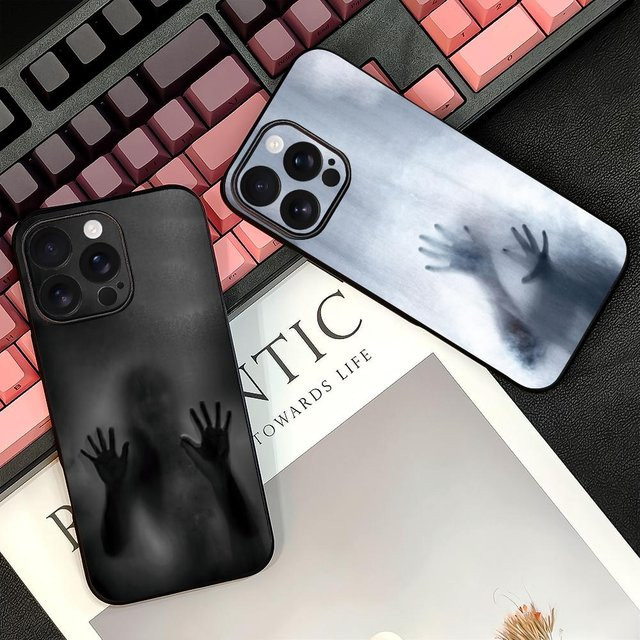 Apple iPhone Handyhülle mit Horror-Geist Motiv in Schwarz mit Satin-Glanz für iPhone 17 Pro Max, 16, 15, 14 und 13 mini - Bild 1