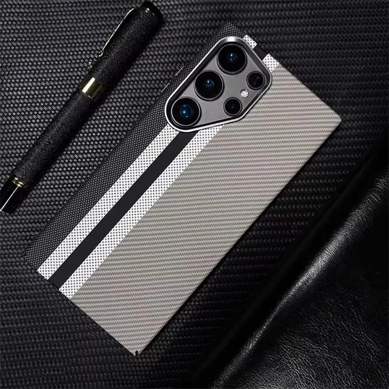 Stoßfeste Carbon Fiber Schutzhülle für Samsung Galaxy S25 Ultra, S24 und S23 Plus mit MagSafe Unterstützung in Schwarz - Bild 3