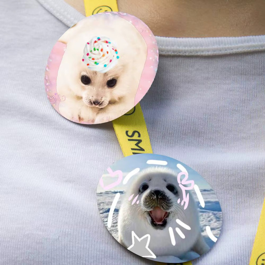 Bilibili Seal Sea Badge Runde Manga-Anstecknadeln aus Metall in Multicolour für Rucksäcke und Kleidung - Bild 3