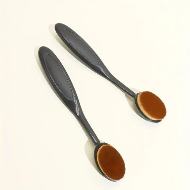 Ovaler Foundation-Pinsel, Schwarz - Bild 1