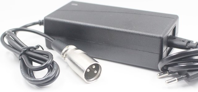 Lamakoki Ladegerät 42V 2A für 36V 18650 Lithium-Akkus mit 3-poligem XLR-Stecker in Schwarz - Bild 1