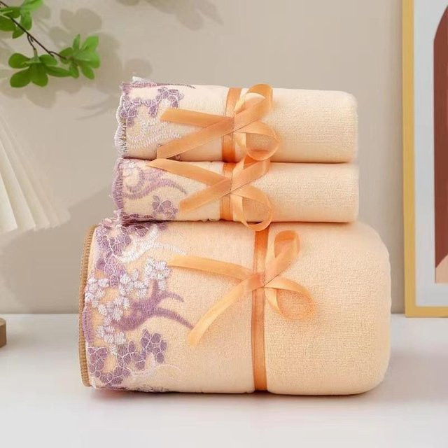ZHPBD Mikrofaser Handtuch Set mit floraler Spitze und Bestickung, schnelltrocknend, hellgelb, B: 70 cm, L: 140 cm - Bild 1