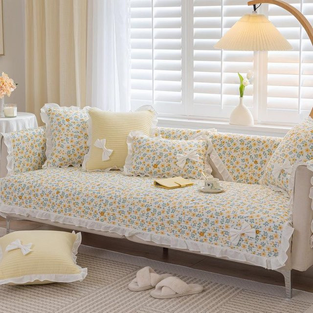 Super Six Baumwoll-Sofa-Kissen in Weiß mit Rüschenkante im Landhausstil, B/B/B: 50 x 50 x 50 cm - Bild 1