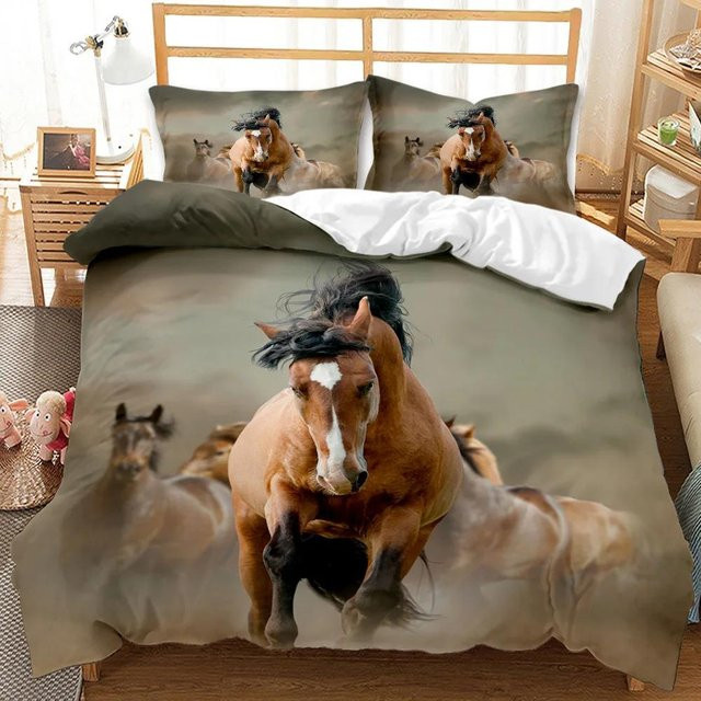 Bettwäsche-Set Your Warm Home mit 3D-Wildpferde-Motiv in Braun, bestehend aus 1x Bettbezug und 2x Kissenbezügen aus Polyester, B/H: 240 x 220 cm, Kissen: 50 x 70 cm - Bild 1
