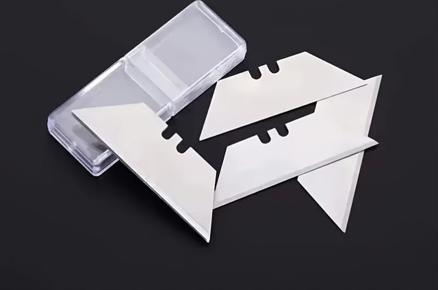10-teiliges Trapezschneidmesser Set aus Metall in Silber mit austauschbaren Allzweckklingen für DIY-Anwendungen - Bild 1