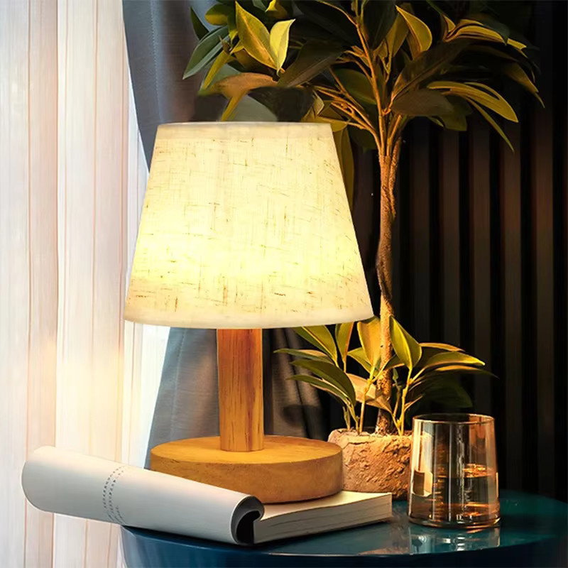 Lyfs LED Tischlampe im Retro-Japanischen Stil mit Holz und Stoffschirm für Wohnzimmer und Schlafzimmer, Warmweiß - Bild 2