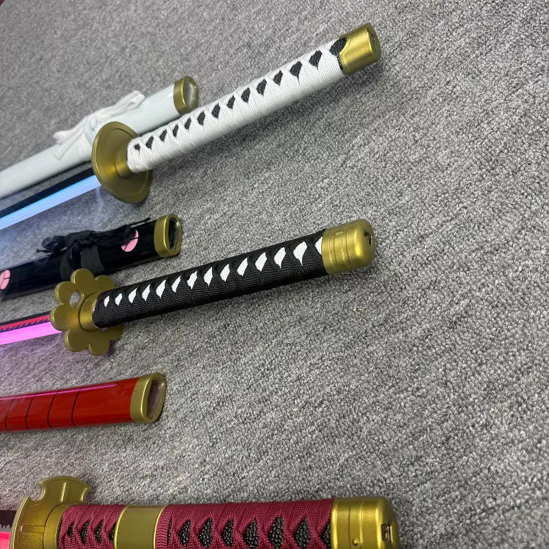Bandai One Piece Zoro Cosplay Requisite, LED-Licht Samurai-Säbel, Holz - Bild 3