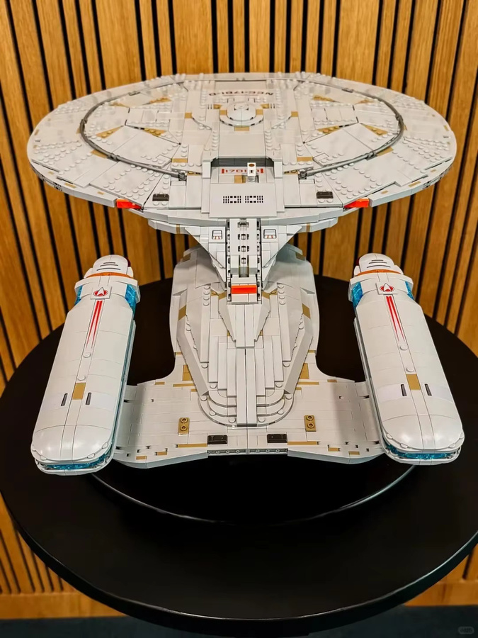 Potdemiel Raumschiff-Modell in Grau als modernes Desktop-Ornament aus Kunststoff - Bild 2