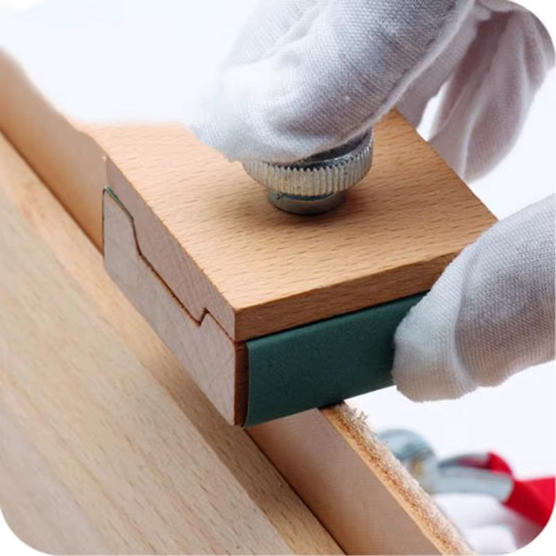Handgefertigter Lederkanten-Schleifblock aus Sandelholz in Braun für dein DIY-Lederhandwerk - Bild 3