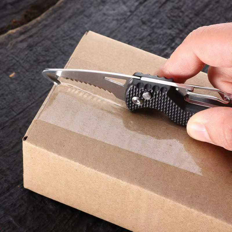 Multifunktionales gezahntes Hakenmesser aus Edelstahl in Schwarz als tragbarer Überlebensschneider für Outdoor und Camping - Bild 3