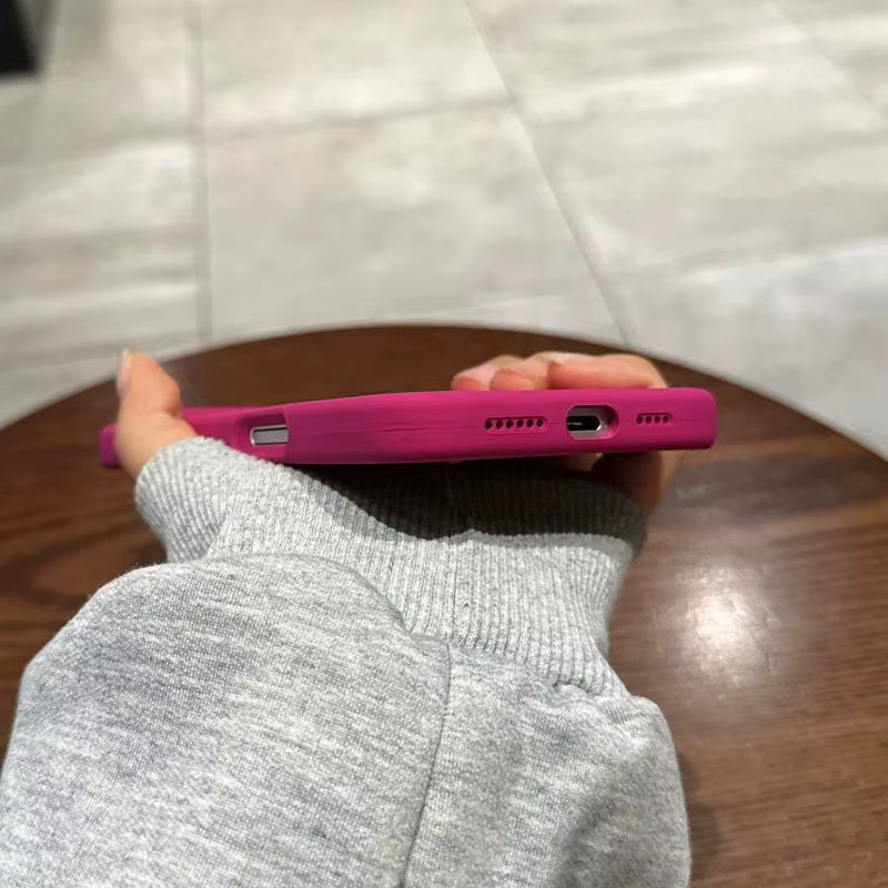Apple Silikon Hülle mit Fluoreszenz-Effekt für iPhone kompatibel mit MagSafe in Gelb oder Pink - Bild 4