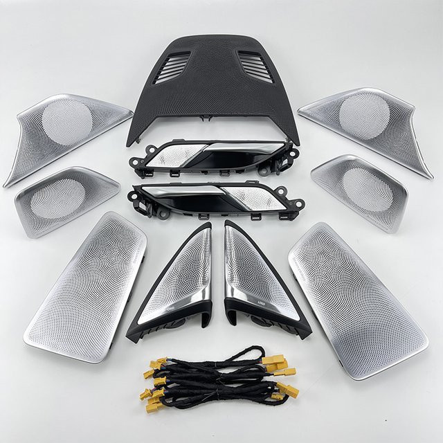 Audio-Upgrade-Kit für BMW G30 5-Serie mit LED-beleuchteten Lautsprecherabdeckungen und Mitteltönern in Silber und Multicolour - Bild 1