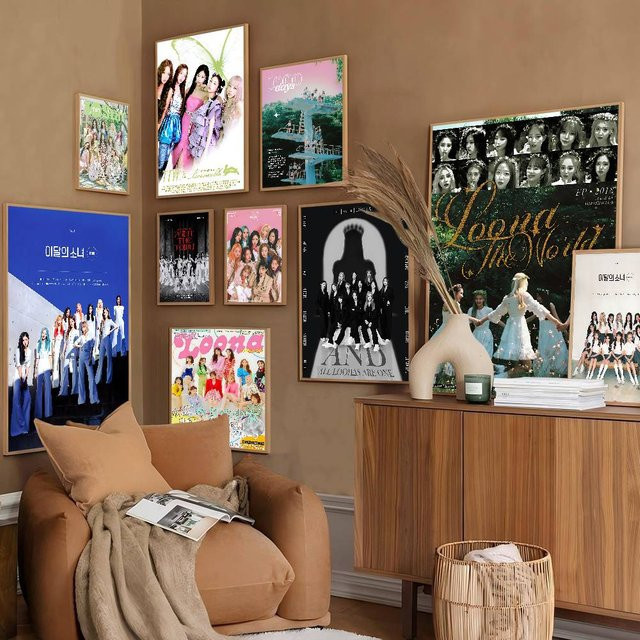 Vintage Loona Kpop Poster von Potdemiel im Portraitformat ohne Rahmen - Bild 1