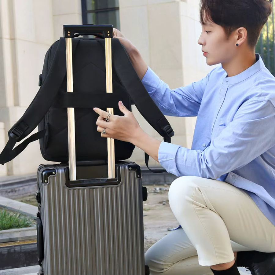 PEAKINBAGS Herren-Rucksack in Schwarz mit USB-C-Ladeanschluss, Diebstahlschutz und wasserdichtem Hartschalenfach für Laptops - Bild 2