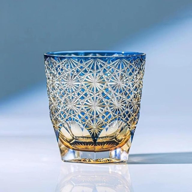 Edo Kiriko Kristall Weinglas mit handgraviertem Chrysanthemenmuster in Blau von Yiran Furniture, 280ml - Bild 1