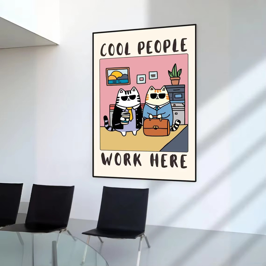 Lustiges Katzenposter Coole Leute arbeiten hier – Moderner Wandkunstdruck für dein Büro oder Heimbüro in Mehrfarbig - Bild 2