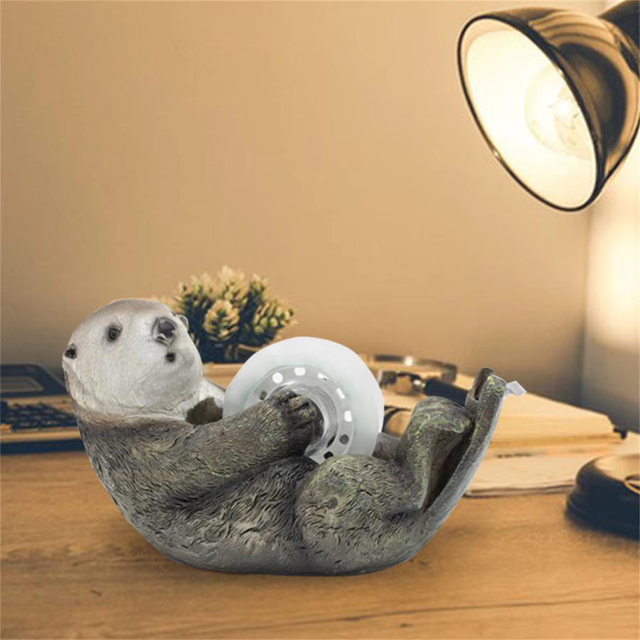 Süßer Otter Klebebandabroller aus Kunststoff in Grau und Braun für deinen Schreibtisch - Bild 2